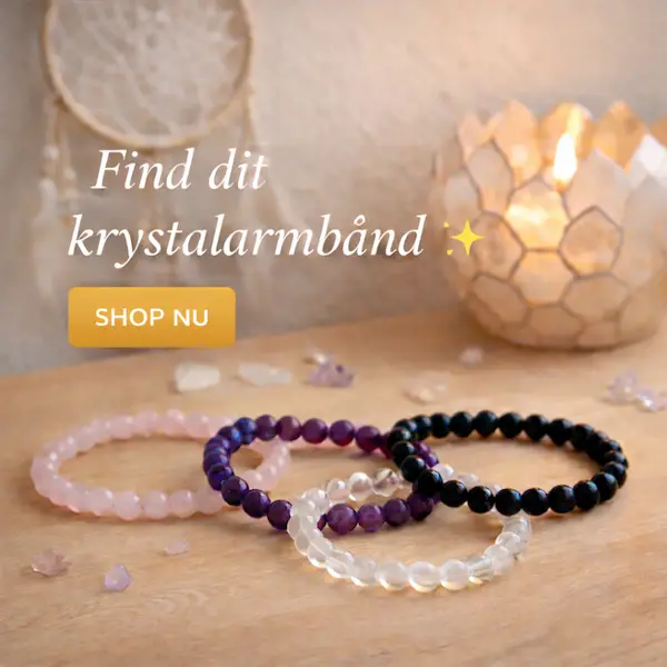 Krystalarmb�nd i rosenkvarts, ametyst, bjergkrystal og sort turmalin i spirituelt milj� med lys og dr�mmefanger