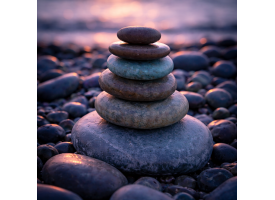 Roligt stemningsbillede med stablede sten i naturlige farver