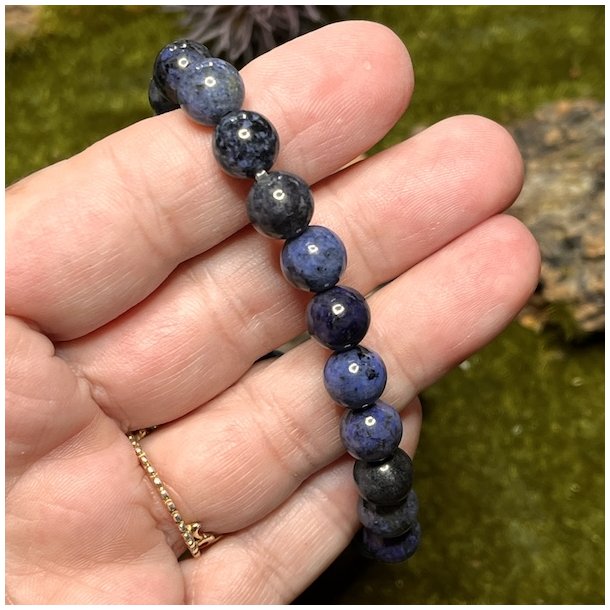 Dumortierit krystalarmbnd 8mm  Bl krystal til fokus, ro og struktur  16-17,5 cm