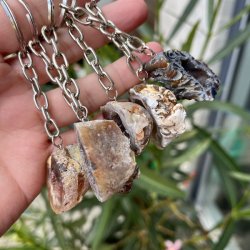 N�glering med agat geode