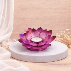 Stor h�ndlavet lotus fyrfadsstage i lilla capiz skal � 16 cm
