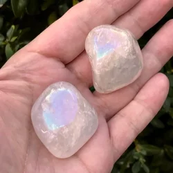 Pearl Aura Quartz (Perle Aura Kvarts) 3�4 cm � smuk regnbuekrystal til energi og aura
