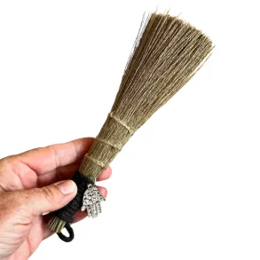 Smudging-kost med Hamsah�nd, Naturmaterialer � Ca. 20 cm til Renselse