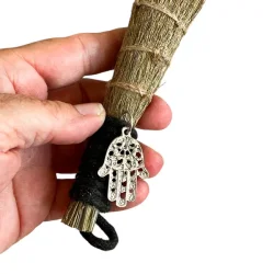Smudging-kost med Hamsah�nd, Naturmaterialer � Ca. 20 cm til Renselse