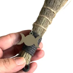 Smudging-kost med Mnefase, Naturmaterialer  Ca. 20 cm til Renselse