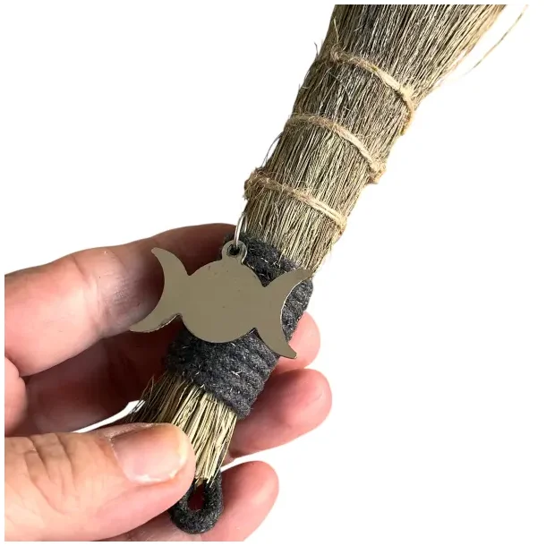 Smudging-kost med Mnefase, Naturmaterialer  Ca. 20 cm til Renselse