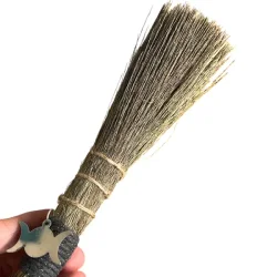 Smudging-kost med Mnefase, Naturmaterialer  Ca. 20 cm til Renselse