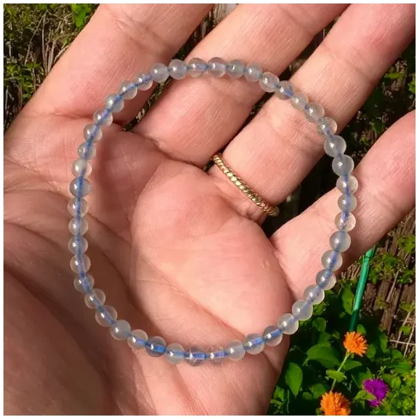 Elastisk akvamarin krystalarmbnd 4 mm  passer til hndled 16,5-18,5 cm