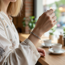 Elastisk akvamarin krystalarmb�nd 4 mm � passer til h�ndled 16,5-18,5 cm