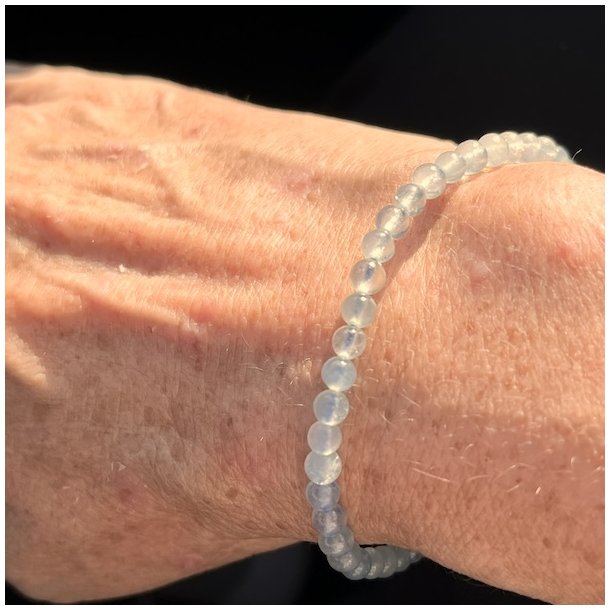 Elastisk akvamarin krystalarmbnd 4 mm  passer til hndled 16,5-18,5 cm