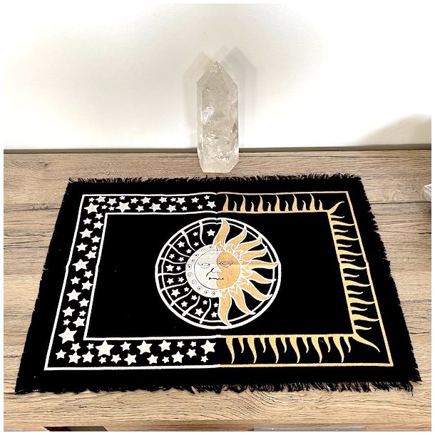 H�ndlavet Sun &amp; Moon alterdug i bomuld 49x34 cm med guld og s�lvtryk � spirituel dekoration