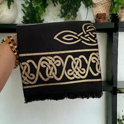 Smuk alterdug 65x65 cm med keltiske knuder i guld og slv