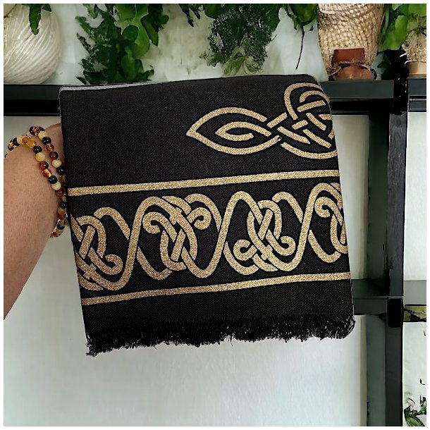 Smuk alterdug 65x65 cm med keltiske knuder i guld og s�lv