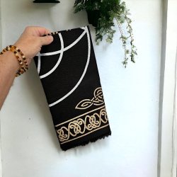 Smuk alterdug 65x65 cm med keltiske knuder i guld og slv