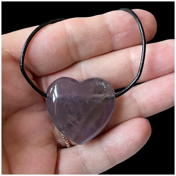 Ametyst hjerte vedh�ng U. sn�re, M�l 3 x 3 cm