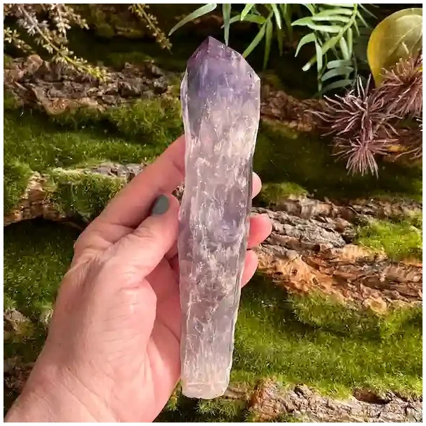Smuk r� ametyst krystalspids 17 x 4,7 cm til energi, healing og dekoration