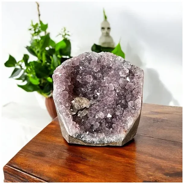 Unik ametystklynge med calcit 628 g  r naturlig krystal 9,3 x 8,6 cm til energi og healing