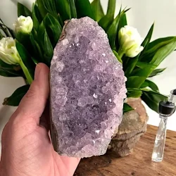 Smuk og unik druzy ametystklynge  609 g r krystal fra Uruguay 11 x 6,5 cm