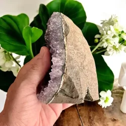 Smuk og unik druzy ametystklynge  609 g r krystal fra Uruguay 11 x 6,5 cm