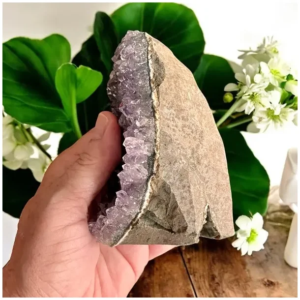 Smuk og unik druzy ametystklynge  609 g r krystal fra Uruguay 11 x 6,5 cm