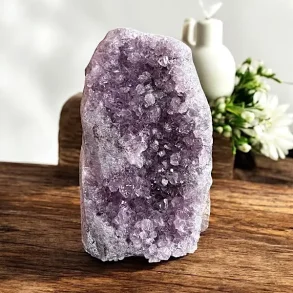 Smuk og unik druzy ametystklynge  654 g r krystal fra Uruguay 11 x 7,2 cm