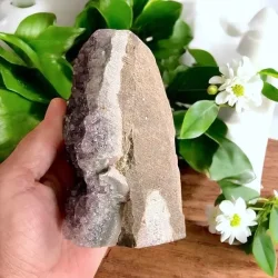 Smuk og unik druzy ametystklynge  654 g r krystal fra Uruguay 11 x 7,2 cm