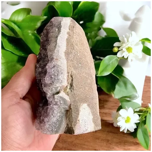 Smuk og unik druzy ametystklynge  654 g r krystal fra Uruguay 11 x 7,2 cm