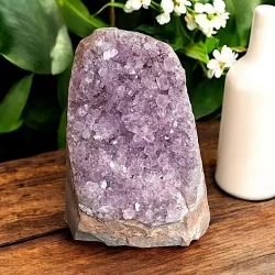 Smuk og unik druzy ametystklynge  670 g r krystal fra Uruguay 11,3 x 8 cm