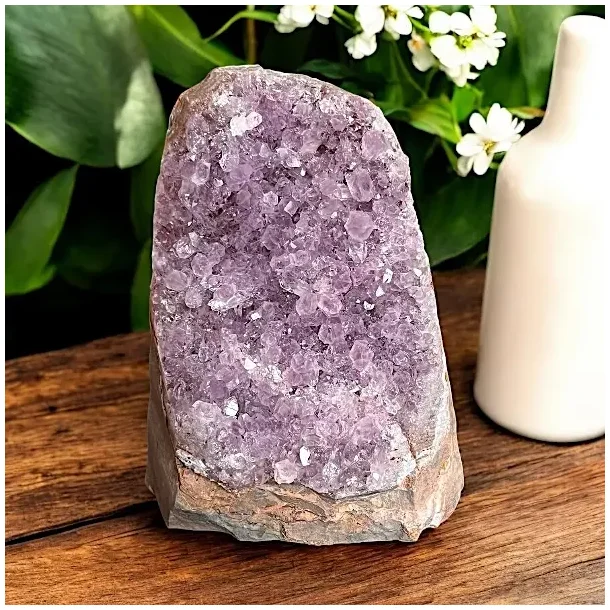 Smuk og unik druzy ametystklynge  670 g r krystal fra Uruguay 11,3 x 8 cm