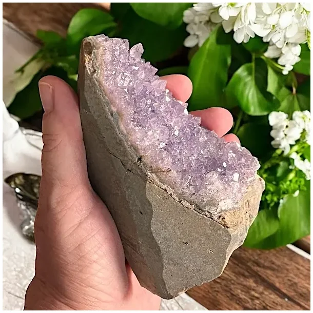 Smuk og unik druzy ametystklynge  670 g r krystal fra Uruguay 11,3 x 8 cm
