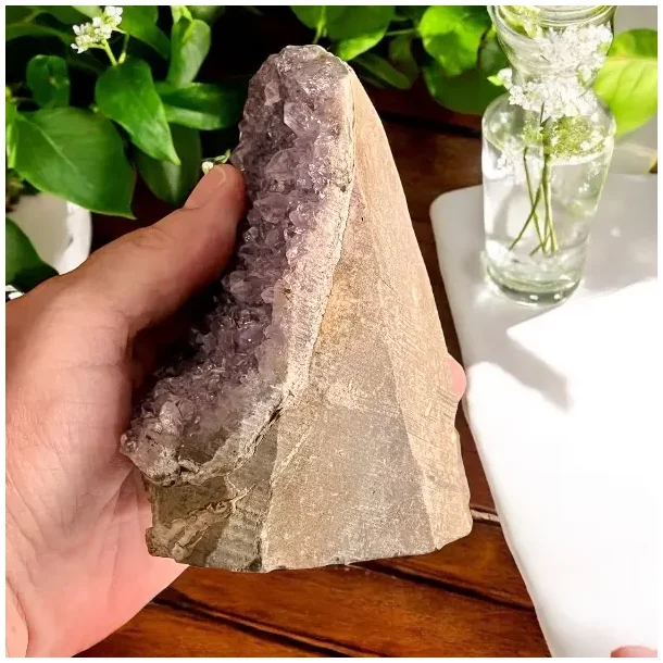 Smuk og unik druzy ametystklynge  670 g r krystal fra Uruguay 11,3 x 8 cm