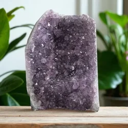 Smuk og unik druzy ametystklynge  1405 g r krystal fra Uruguay 12,6 x 9,5 cm