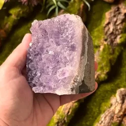 Smuk og unik druzy ametystklynge � 584 g r� krystal fra Uruguay 8 x 7,5 cm