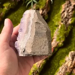 Smuk og unik druzy ametystklynge � 584 g r� krystal fra Uruguay 8 x 7,5 cm