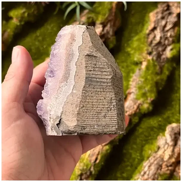 Smuk og unik druzy ametystklynge  584 g r krystal fra Uruguay 8 x 7,5 cm