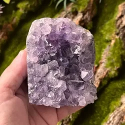 Smuk og unik druzy ametystklynge  575 g r krystal fra Uruguay 8,9 x 7 cm