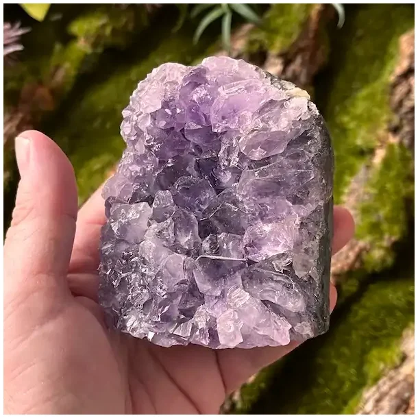 Smuk og unik druzy ametystklynge  575 g r krystal fra Uruguay 8,9 x 7 cm