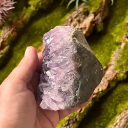 Smuk og unik druzy ametystklynge  575 g r krystal fra Uruguay 8,9 x 7 cm