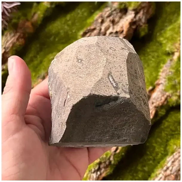 Smuk og unik druzy ametystklynge  575 g r krystal fra Uruguay 8,9 x 7 cm