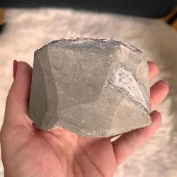 Smuk og unik druzy ametystklynge � 313 g r� krystal fra Uruguay 8,6 x 6,7 cm