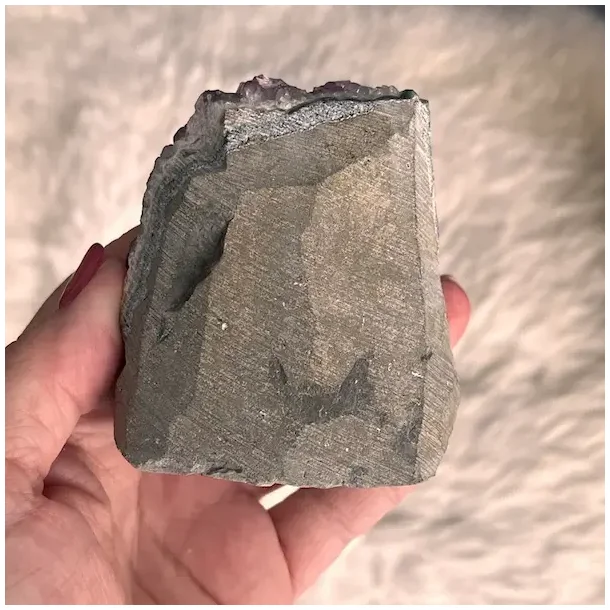 Smuk og unik druzy ametystklynge � 338 g r� krystal fra Uruguay 7,5 x 6,7 cm