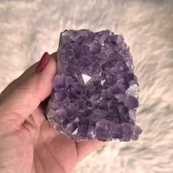 Smuk og unik druzy ametystklynge � 338 g r� krystal fra Uruguay 7,5 x 6,7 cm