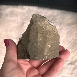 Smuk og unik druzy ametystklynge � 243 g r� krystal fra Uruguay 7,7 x 7,4 cm