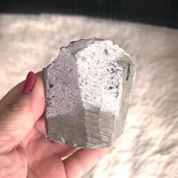 Smuk og unik druzy ametystklynge � 289 g r� krystal fra Uruguay 6,7 x 6,1 cm