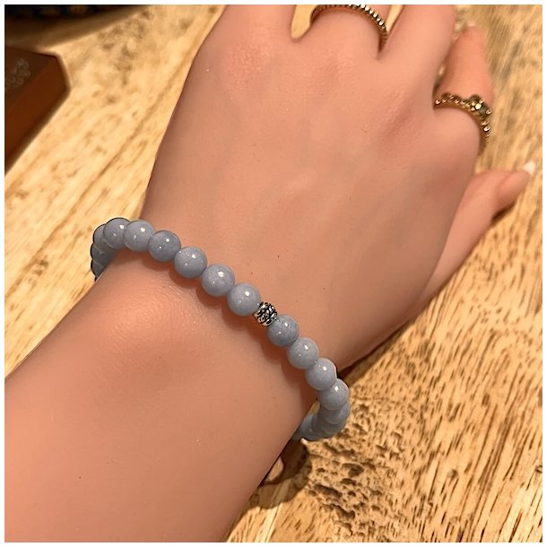 Hndlavet Krystal armbnd i Angelit med 7 mm. stenperler,  Ml 16-18 cm