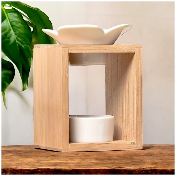 Aromalampe i Bambus med Plumeria Blomst� Skab Ro og Velv�re i Dit Hjem