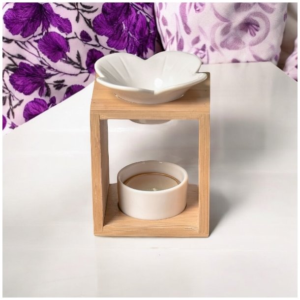 Aromalampe i Bambus med Plumeria Blomst� Skab Ro og Velv�re i Dit Hjem