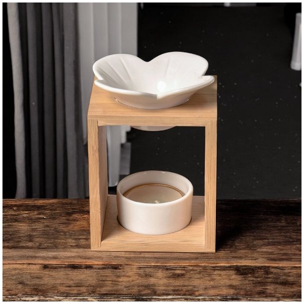 Aromalampe i Bambus med Plumeria Blomst Skab Ro og Velvre i Dit Hjem