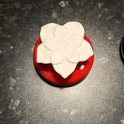 Narcisse Aromadiffuser i Rd Keramik  Elegance og Duft