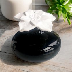 Narcisse Aromadiffuser i sort Keramik � Elegance og Duft